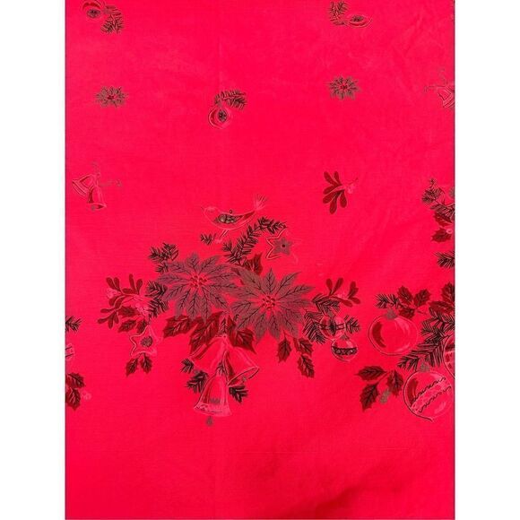 VINTAGE red cotton Christmas poinsettia tablecloth - Picture 5 of 10